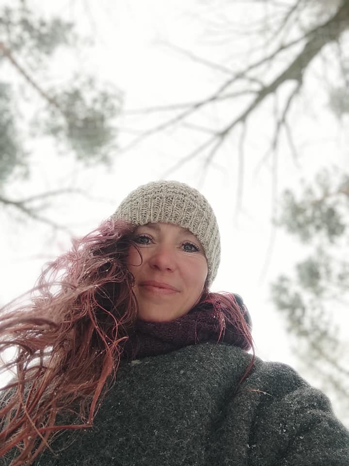 ANIA GŁAŻEWSKA, W KRĘGU PSA 